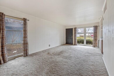 530 Waco Ln, Carpentersville, IL 60110 - photo 4