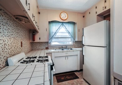 37 Howard St, North Dartmouth, MA 02747 - photo 5