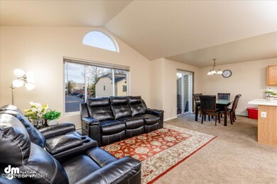 04-Living Room 20220506-DW-1406-Edit