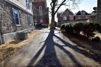 Very spacious back view of the driveway