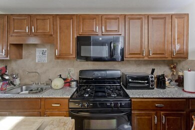 61 Manor Ct unit 61, Springfield, MA 01118 - photo 6