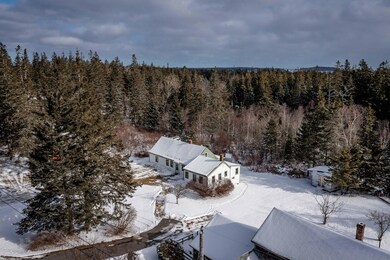 62MarshallPoint_06_Cape