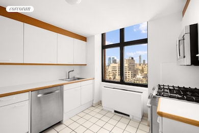 Trafalgar House unit 19AB, New York, NY 10021 - photo 3