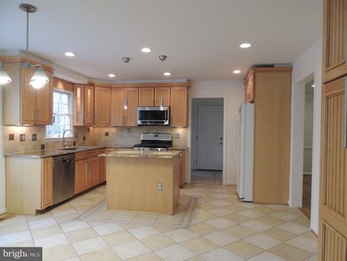 7609 Lake Glen Dr, Glenn Dale, MD 20769 - photo 6