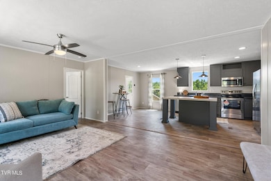 635 Kinser Park Ln-45