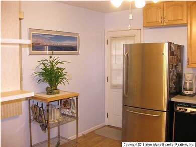 352 Chesterton Ave, Staten Island, NY 10306 - photo 7