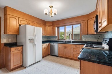 39 Harlow St unit 2, Arlington, MA 02474 - photo 5