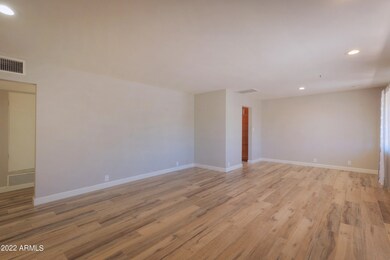 529W18th004