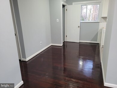 16005 Crest Dr, Woodbridge, VA 22191 - photo 4