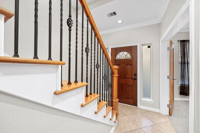 Freshly painted home, lovingly cared for! entry an