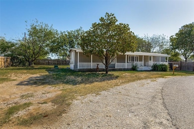 213 S Cardinal Ct, Granbury, TX 76049 - photo 2