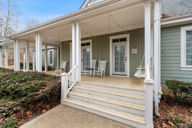Lovely front porch & breezeway