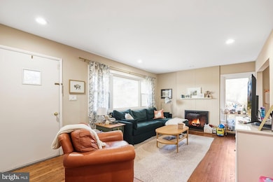 1105 Westbriar Ct NE, Vienna, VA 22180 - photo 3