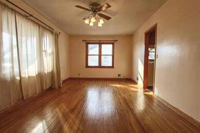 1242 Sheldon St, Waterloo, IA 50701 - photo 3