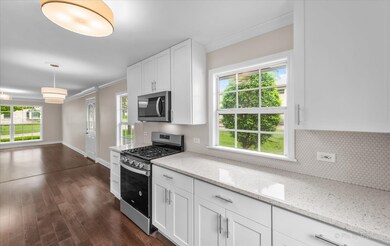 510 Waco Ln, Carpentersville, IL 60110 - photo 2