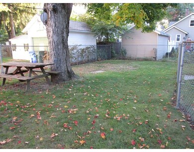 32 Stuart St, Springfield, MA 01119 - photo 5