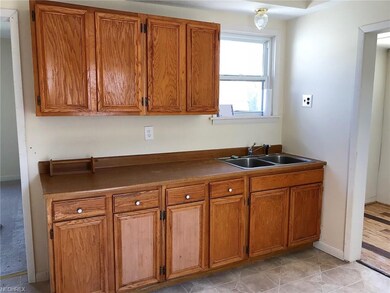 257 High St, Conneaut, OH 44030 - photo 2