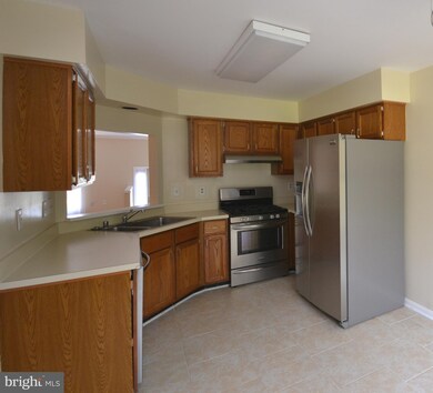 11904 Thurloe Dr, Lutherville Timonium, MD 21093 - photo 7