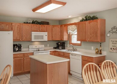 6201 Hillandale Rd, Davenport, IA 52806 - photo 5