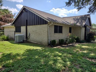 3231 Druid St, Houston, TX 77091 - photo 4