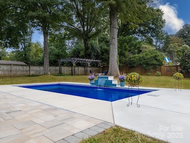 1121 S Wendover Rd, Charlotte, NC 28211 - photo 2