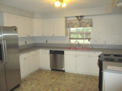 5442 Lisa Cir, Zephyrhills, FL 33542 - photo 4