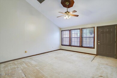 06-200 Lindale St