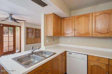 2206_S_Myrtle_kitchen 2