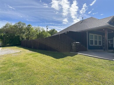 128 E Day St, Denison, TX 75021 - photo 4