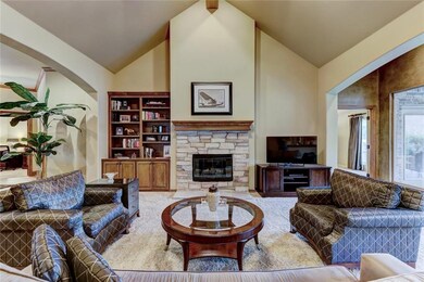 19408 Crest Ridge Dr, Edmond, OK 73012 - photo 2