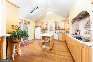 9841 Meadowcroft Ln, Montgomery Village, MD 20886 - photo 7