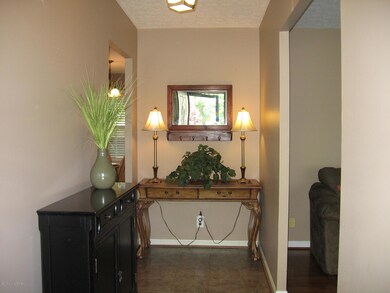 9106 Danby Ct, Louisville, KY 40291 - photo 2