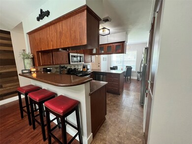 305 Mary Ann Dr, Friendswood, TX 77546 - photo 4