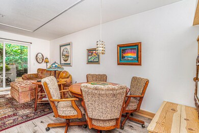 Dining Space w/ Bench Seat