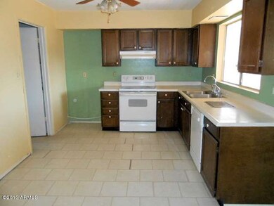 023-177103 - Kitchen (2)