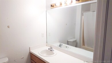 Hall bath-full bath