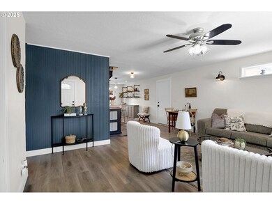 542 Pine Ct, Creswell, OR 97426 - photo 5