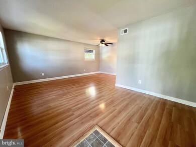 516 Corinthian Ave unit A, Essington, PA 19029 - photo 3