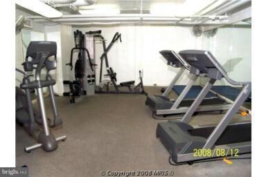 Tiber Island unit W-609, Washington, DC 20024 - photo 7