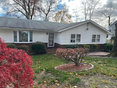 41 Rockingchair Rd, White Plains, NY 10607 - photo 2