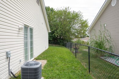 33 Grassyway Ct, Whiteland, IN 46184 - photo 2