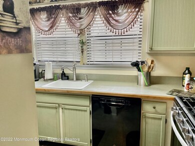 111 Azalea Cir unit 111, Jackson, NJ 08527 - photo 5