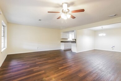 16422 Oxnard Ln, Friendswood, TX 77546 - photo 4