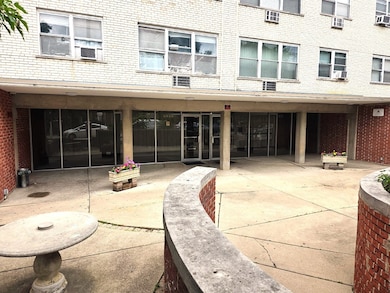 6040 N Troy St unit 306, Chicago, IL 60659 - photo 2