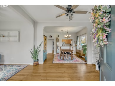 Living Room/Entrance