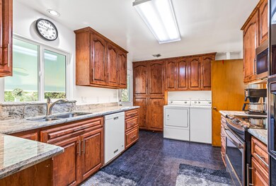 630 S 4th St, Central Point, OR 97502 - photo 7