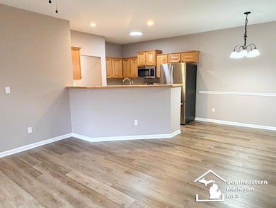 20004 Hidden Oaks Dr, Trenton, MI 48183 - photo 3