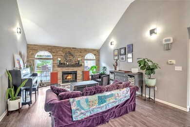 03-LIVING ROOM