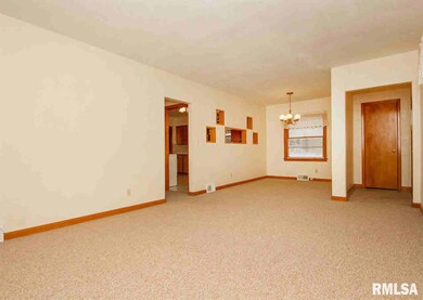 1225 E Dover Ct, Davenport, IA 52803 - photo 5