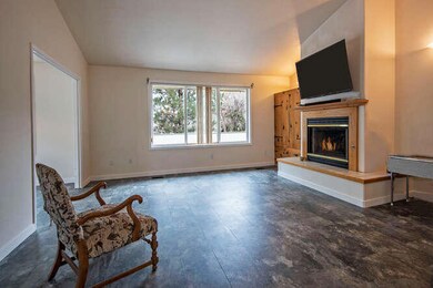 1881 NE Snowbird Ct Bend OR-small-003-02